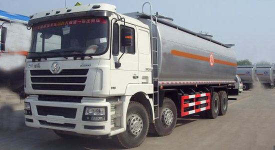 Sinotruk 4×2 Front-Axle + 8×4 Rear-Axle Fuel Tanker