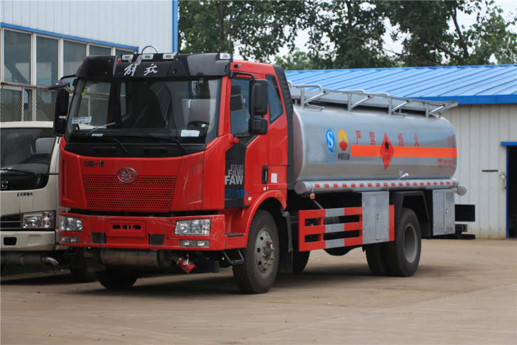 FAW J6 (15-cubic-meter) Fuel Tanker