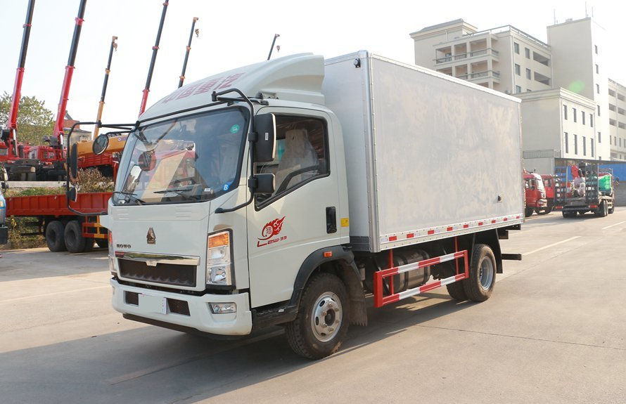 Sinotruk 4.2-Meter Compact Refrigerated Truck