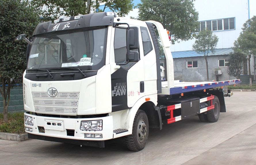 FAW J6 Flatbed 6.2-Meter Recovery Vehicle