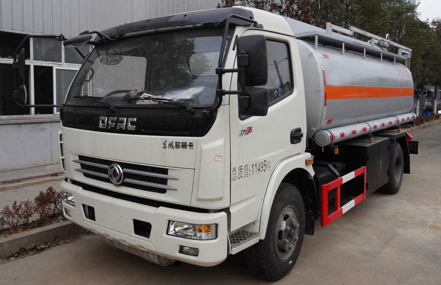 Dongfeng Duolika (8-cubic-meter) Fuel Tank Truck