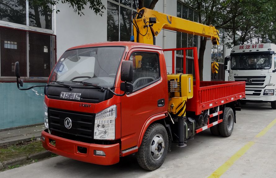 Dongfeng Blue-Plate Compact Truck-Mounted Crane
