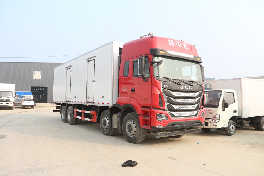 JAC Galfer 9.6-Meter Refrigerated Truck