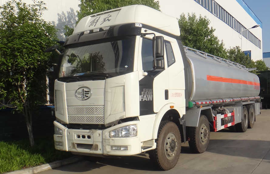 FAW Jiefang 4&times;2 + 8&times;4 (29-cubic-meter) Fuel Tanker