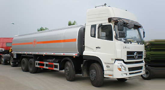 Dongfeng Tianlong 4×2 Front-Axle + 8×4 Rear-Axle Fuel Tanker