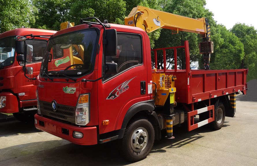 Sinotruk Vantage 3.2-Ton Truck-Mounted Crane