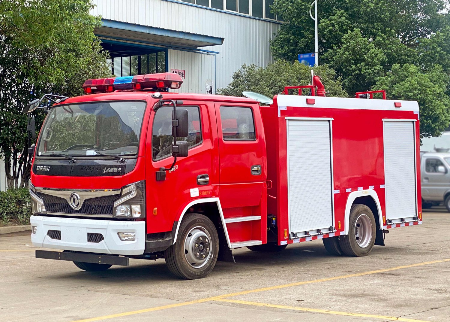 Dongfeng Dafuruika 4-Ton Water Tank Fire Truck