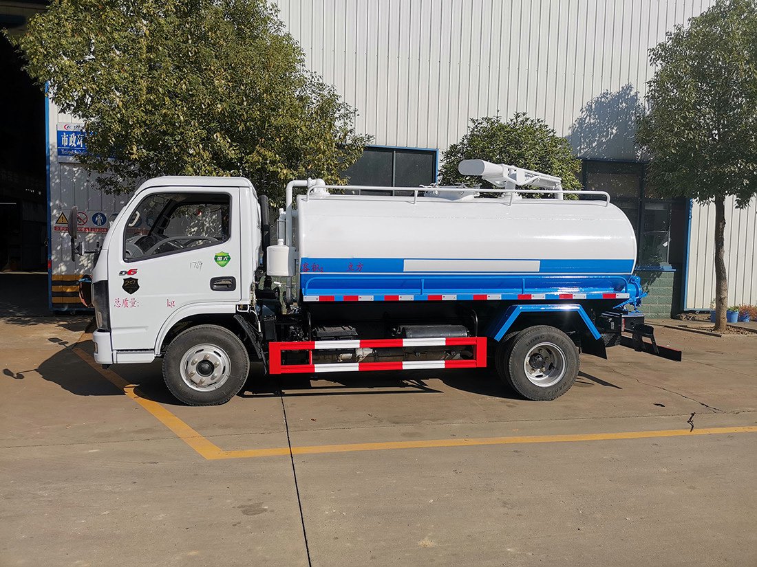 Dongfeng Xiaoduolika 5-Cubic-Meter Sewage Suction Truck