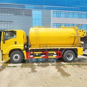 Isuzu Giga 4X2-Driven Vacuum Suction Truck Has Strong Suction.