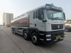 Heavy-Duty Sinotruk Shandeka 28-32m3 Diesel Fuel Tanker Truck